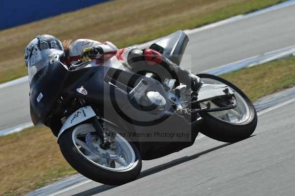 Motorcycle action photographs;Trackday digital images;donington;donington park leicestershire;donington photographs;event digital images;eventdigitalimages;no limits trackday;peter wileman photography;trackday;trackday photos