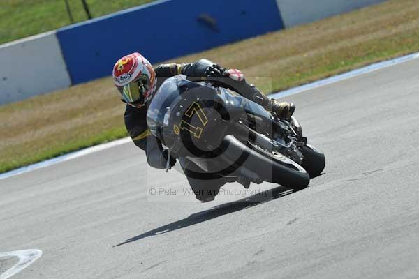 Motorcycle action photographs;Trackday digital images;donington;donington park leicestershire;donington photographs;event digital images;eventdigitalimages;no limits trackday;peter wileman photography;trackday;trackday photos