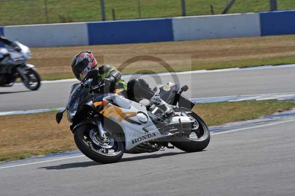 Motorcycle action photographs;Trackday digital images;donington;donington park leicestershire;donington photographs;event digital images;eventdigitalimages;no limits trackday;peter wileman photography;trackday;trackday photos