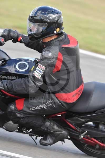 Motorcycle action photographs;Trackday digital images;donington;donington park leicestershire;donington photographs;event digital images;eventdigitalimages;no limits trackday;peter wileman photography;trackday;trackday photos