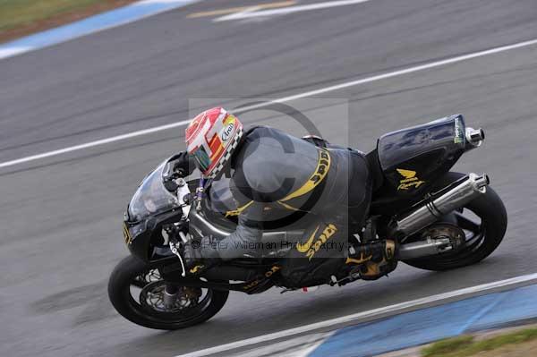 Motorcycle action photographs;Trackday digital images;donington;donington park leicestershire;donington photographs;event digital images;eventdigitalimages;no limits trackday;peter wileman photography;trackday;trackday photos