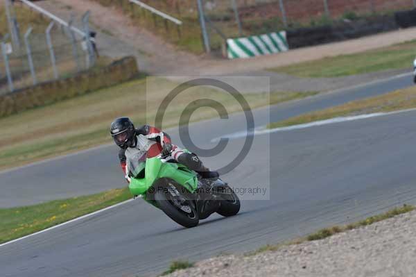 Motorcycle action photographs;Trackday digital images;donington;donington park leicestershire;donington photographs;event digital images;eventdigitalimages;no limits trackday;peter wileman photography;trackday;trackday photos