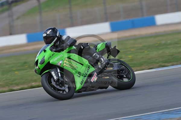 Motorcycle action photographs;Trackday digital images;donington;donington park leicestershire;donington photographs;event digital images;eventdigitalimages;no limits trackday;peter wileman photography;trackday;trackday photos