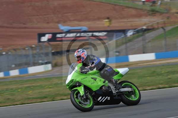 Motorcycle action photographs;Trackday digital images;donington;donington park leicestershire;donington photographs;event digital images;eventdigitalimages;no limits trackday;peter wileman photography;trackday;trackday photos