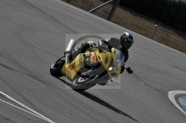 Motorcycle action photographs;Trackday digital images;donington;donington park leicestershire;donington photographs;event digital images;eventdigitalimages;no limits trackday;peter wileman photography;trackday;trackday photos