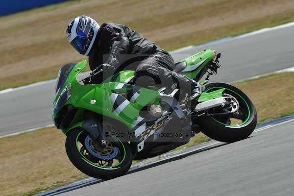 Motorcycle action photographs;Trackday digital images;donington;donington park leicestershire;donington photographs;event digital images;eventdigitalimages;no limits trackday;peter wileman photography;trackday;trackday photos