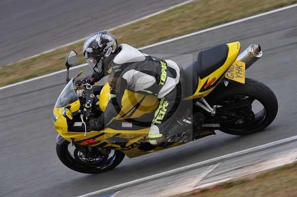 Motorcycle action photographs;Trackday digital images;donington;donington park leicestershire;donington photographs;event digital images;eventdigitalimages;no limits trackday;peter wileman photography;trackday;trackday photos