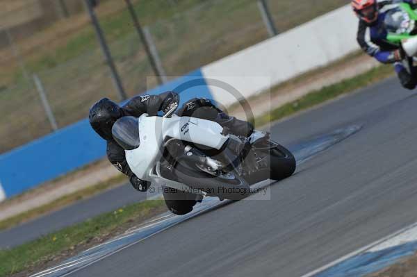 Motorcycle action photographs;Trackday digital images;donington;donington park leicestershire;donington photographs;event digital images;eventdigitalimages;no limits trackday;peter wileman photography;trackday;trackday photos