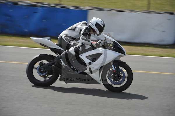 Motorcycle action photographs;Trackday digital images;donington;donington park leicestershire;donington photographs;event digital images;eventdigitalimages;no limits trackday;peter wileman photography;trackday;trackday photos