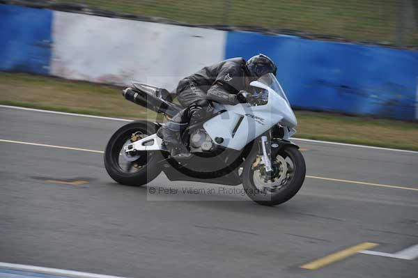 Motorcycle action photographs;Trackday digital images;donington;donington park leicestershire;donington photographs;event digital images;eventdigitalimages;no limits trackday;peter wileman photography;trackday;trackday photos