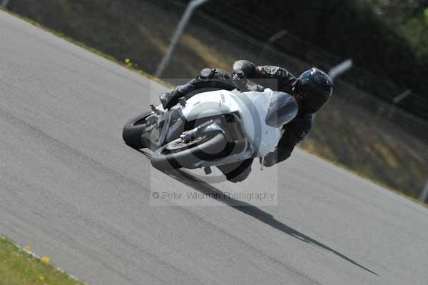 Motorcycle action photographs;Trackday digital images;donington;donington park leicestershire;donington photographs;event digital images;eventdigitalimages;no limits trackday;peter wileman photography;trackday;trackday photos