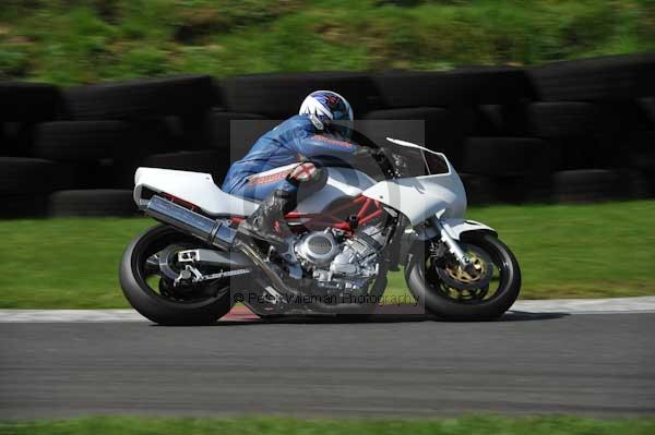 Motorcycle action photographs;Trackday digital images;cadwell;cadwell park photographs;event digital images;eventdigitalimages;motor racing louth lincolnshire;no limits trackday;peter wileman photography;trackday;trackday photos