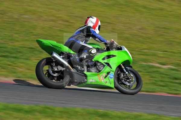 Motorcycle action photographs;Trackday digital images;cadwell;cadwell park photographs;event digital images;eventdigitalimages;motor racing louth lincolnshire;no limits trackday;peter wileman photography;trackday;trackday photos