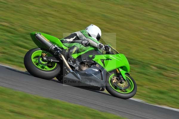 Motorcycle action photographs;Trackday digital images;cadwell;cadwell park photographs;event digital images;eventdigitalimages;motor racing louth lincolnshire;no limits trackday;peter wileman photography;trackday;trackday photos