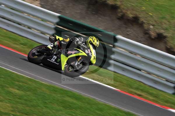 Motorcycle action photographs;Trackday digital images;cadwell;cadwell park photographs;event digital images;eventdigitalimages;motor racing louth lincolnshire;no limits trackday;peter wileman photography;trackday;trackday photos