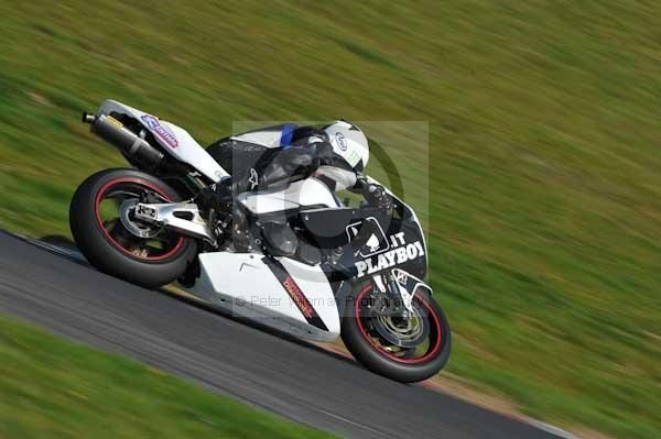 Motorcycle action photographs;Trackday digital images;cadwell;cadwell park photographs;event digital images;eventdigitalimages;motor racing louth lincolnshire;no limits trackday;peter wileman photography;trackday;trackday photos