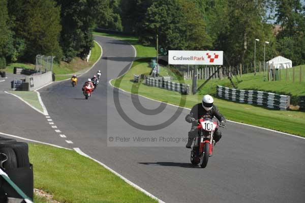 Motorcycle action photographs;Trackday digital images;cadwell;cadwell park photographs;event digital images;eventdigitalimages;motor racing louth lincolnshire;no limits trackday;peter wileman photography;trackday;trackday photos