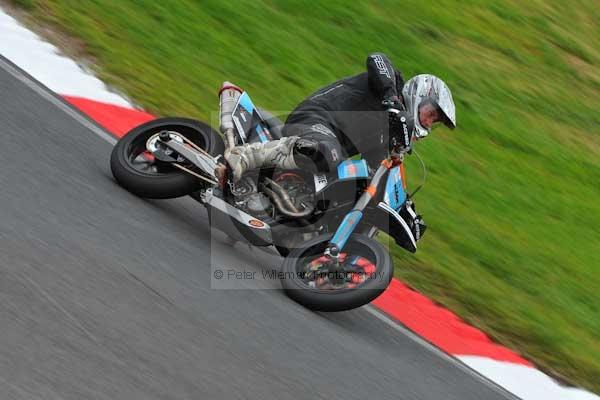 Motorcycle action photographs;Trackday digital images;cadwell;cadwell park photographs;event digital images;eventdigitalimages;motor racing louth lincolnshire;no limits trackday;peter wileman photography;trackday;trackday photos