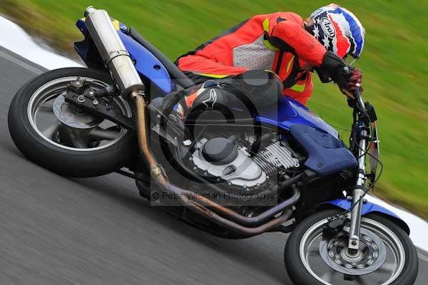 Motorcycle action photographs;Trackday digital images;cadwell;cadwell park photographs;event digital images;eventdigitalimages;motor racing louth lincolnshire;no limits trackday;peter wileman photography;trackday;trackday photos