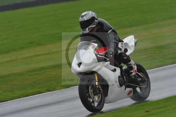 Motorcycle action photographs;Trackday digital images;cadwell;cadwell park photographs;event digital images;eventdigitalimages;motor racing louth lincolnshire;no limits trackday;peter wileman photography;trackday;trackday photos