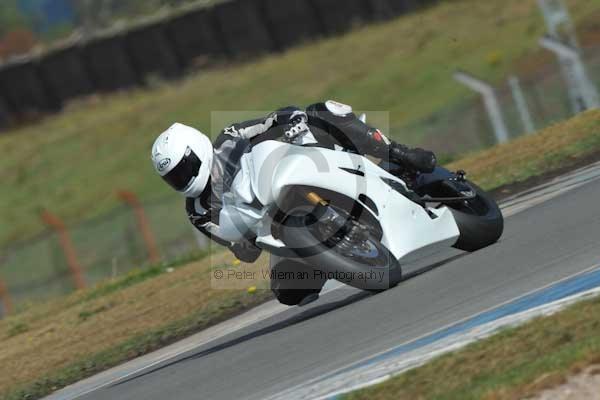 Motorcycle action photographs;donington;donington park leicestershire;donington photographs;event digital images;eventdigitalimages;no limits trackday;peter wileman photography;trackday;trackday digital images;trackday photos