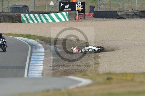 Motorcycle action photographs;donington;donington park leicestershire;donington photographs;event digital images;eventdigitalimages;no limits trackday;peter wileman photography;trackday;trackday digital images;trackday photos