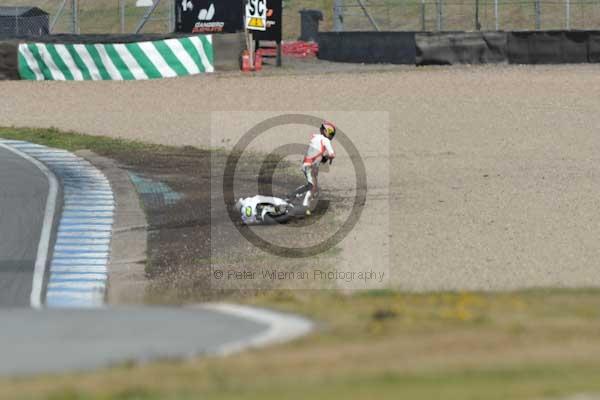 Motorcycle action photographs;donington;donington park leicestershire;donington photographs;event digital images;eventdigitalimages;no limits trackday;peter wileman photography;trackday;trackday digital images;trackday photos