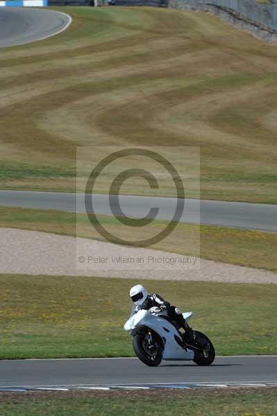 Motorcycle action photographs;donington;donington park leicestershire;donington photographs;event digital images;eventdigitalimages;no limits trackday;peter wileman photography;trackday;trackday digital images;trackday photos