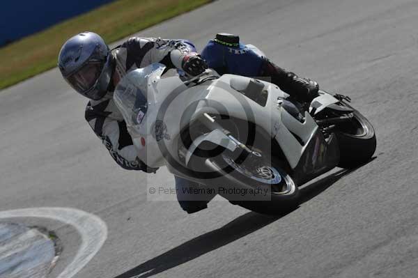 Motorcycle action photographs;donington;donington park leicestershire;donington photographs;event digital images;eventdigitalimages;no limits trackday;peter wileman photography;trackday;trackday digital images;trackday photos