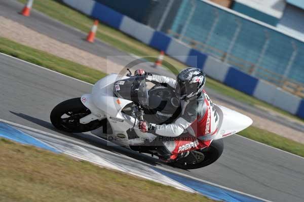 Motorcycle action photographs;donington;donington park leicestershire;donington photographs;event digital images;eventdigitalimages;no limits trackday;peter wileman photography;trackday;trackday digital images;trackday photos