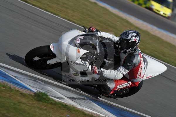 Motorcycle action photographs;donington;donington park leicestershire;donington photographs;event digital images;eventdigitalimages;no limits trackday;peter wileman photography;trackday;trackday digital images;trackday photos