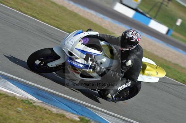 Motorcycle action photographs;donington;donington park leicestershire;donington photographs;event digital images;eventdigitalimages;no limits trackday;peter wileman photography;trackday;trackday digital images;trackday photos