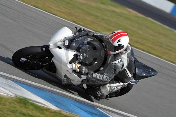 Motorcycle action photographs;donington;donington park leicestershire;donington photographs;event digital images;eventdigitalimages;no limits trackday;peter wileman photography;trackday;trackday digital images;trackday photos