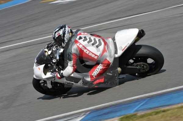 Motorcycle action photographs;donington;donington park leicestershire;donington photographs;event digital images;eventdigitalimages;no limits trackday;peter wileman photography;trackday;trackday digital images;trackday photos