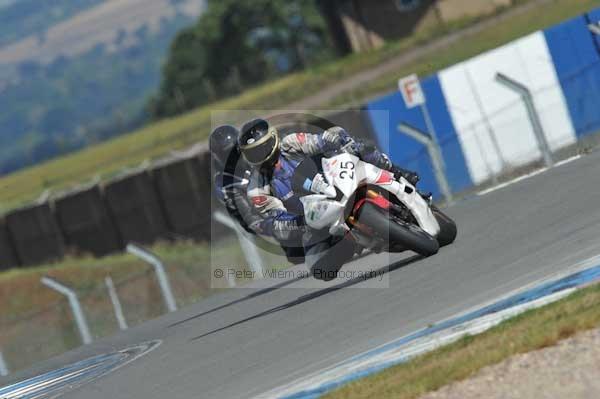 Motorcycle action photographs;donington;donington park leicestershire;donington photographs;event digital images;eventdigitalimages;no limits trackday;peter wileman photography;trackday;trackday digital images;trackday photos