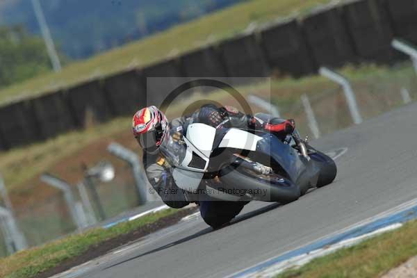 Motorcycle action photographs;donington;donington park leicestershire;donington photographs;event digital images;eventdigitalimages;no limits trackday;peter wileman photography;trackday;trackday digital images;trackday photos