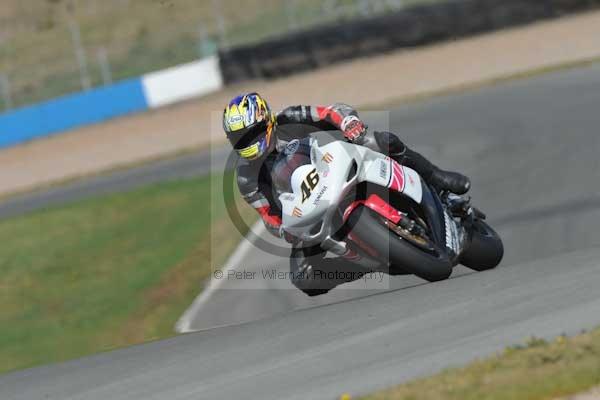 Motorcycle action photographs;donington;donington park leicestershire;donington photographs;event digital images;eventdigitalimages;no limits trackday;peter wileman photography;trackday;trackday digital images;trackday photos