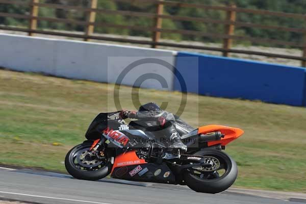 Motorcycle action photographs;donington;donington park leicestershire;donington photographs;event digital images;eventdigitalimages;no limits trackday;peter wileman photography;trackday;trackday digital images;trackday photos