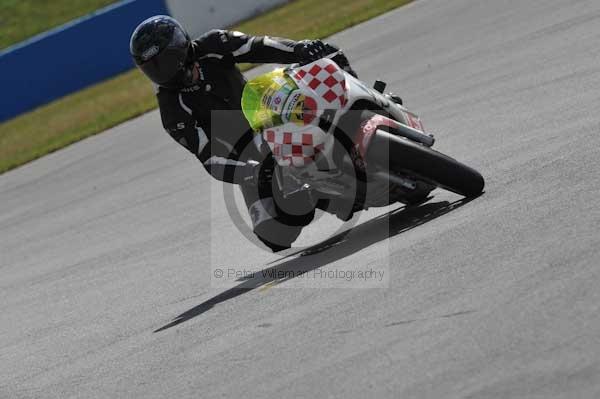 Motorcycle action photographs;donington;donington park leicestershire;donington photographs;event digital images;eventdigitalimages;no limits trackday;peter wileman photography;trackday;trackday digital images;trackday photos