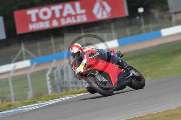 Motorcycle action photographs;donington;donington park leicestershire;donington photographs;event digital images;eventdigitalimages;no limits trackday;peter wileman photography;trackday;trackday digital images;trackday photos