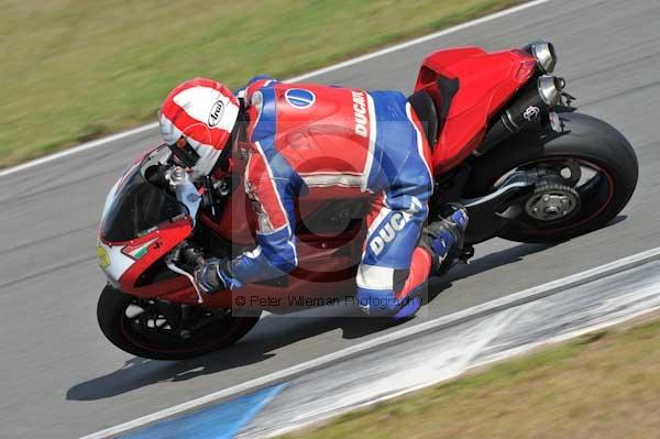 Motorcycle action photographs;donington;donington park leicestershire;donington photographs;event digital images;eventdigitalimages;no limits trackday;peter wileman photography;trackday;trackday digital images;trackday photos