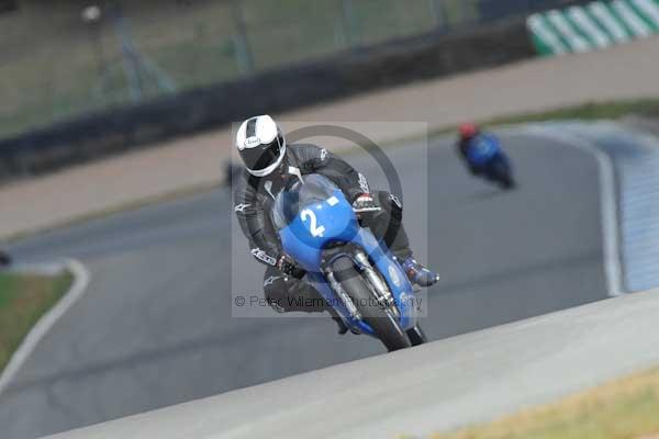 Motorcycle action photographs;donington;donington park leicestershire;donington photographs;event digital images;eventdigitalimages;no limits trackday;peter wileman photography;trackday;trackday digital images;trackday photos