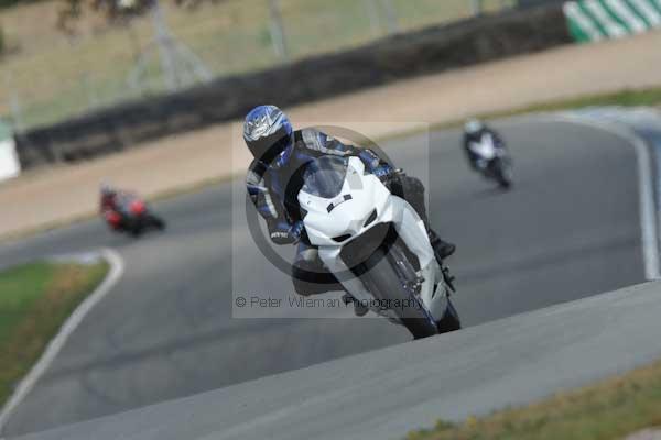 Motorcycle action photographs;donington;donington park leicestershire;donington photographs;event digital images;eventdigitalimages;no limits trackday;peter wileman photography;trackday;trackday digital images;trackday photos