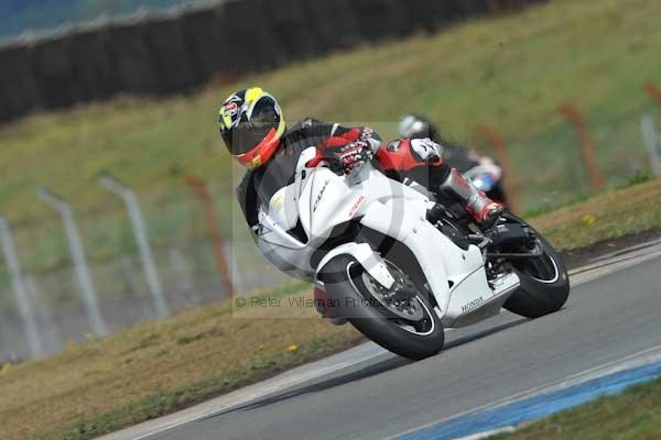 Motorcycle action photographs;donington;donington park leicestershire;donington photographs;event digital images;eventdigitalimages;no limits trackday;peter wileman photography;trackday;trackday digital images;trackday photos