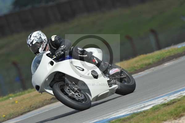 Motorcycle action photographs;donington;donington park leicestershire;donington photographs;event digital images;eventdigitalimages;no limits trackday;peter wileman photography;trackday;trackday digital images;trackday photos