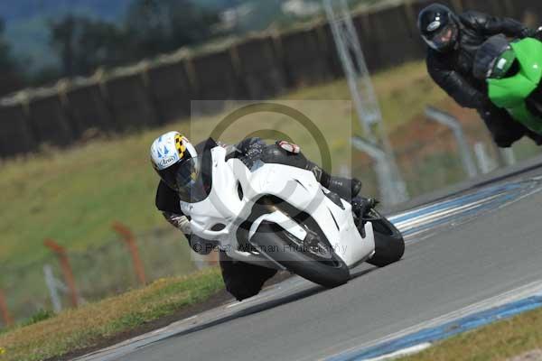 Motorcycle action photographs;donington;donington park leicestershire;donington photographs;event digital images;eventdigitalimages;no limits trackday;peter wileman photography;trackday;trackday digital images;trackday photos