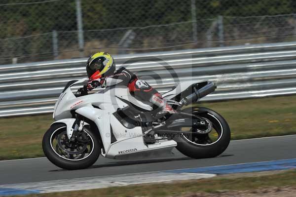 Motorcycle action photographs;donington;donington park leicestershire;donington photographs;event digital images;eventdigitalimages;no limits trackday;peter wileman photography;trackday;trackday digital images;trackday photos