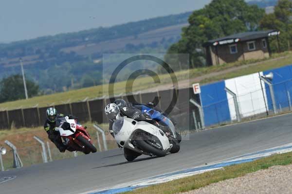 Motorcycle action photographs;donington;donington park leicestershire;donington photographs;event digital images;eventdigitalimages;no limits trackday;peter wileman photography;trackday;trackday digital images;trackday photos