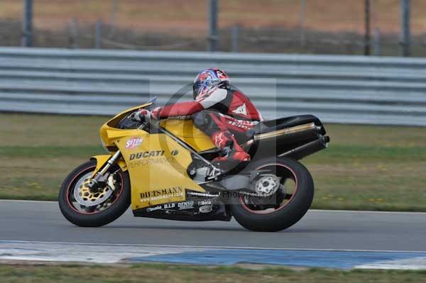 Motorcycle action photographs;donington;donington park leicestershire;donington photographs;event digital images;eventdigitalimages;no limits trackday;peter wileman photography;trackday;trackday digital images;trackday photos