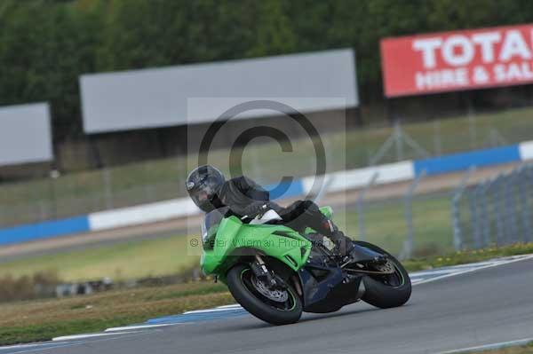 Motorcycle action photographs;donington;donington park leicestershire;donington photographs;event digital images;eventdigitalimages;no limits trackday;peter wileman photography;trackday;trackday digital images;trackday photos